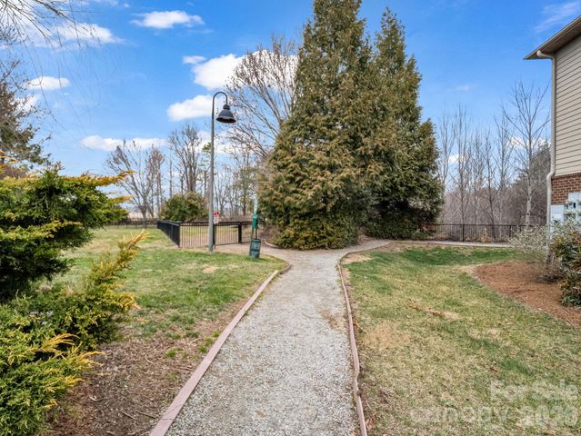 142 Brickton Village Circle 106, Fletcher, NC 28732