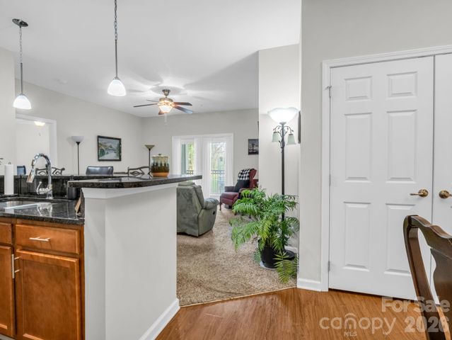 142 Brickton Village Circle 106, Fletcher, NC 28732