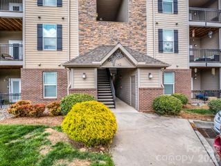 142 Brickton Village Circle 106, Fletcher, NC 28732