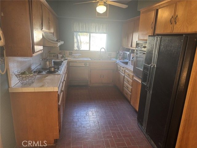 17545 Community Street, Northridge (los Angeles), CA 91325