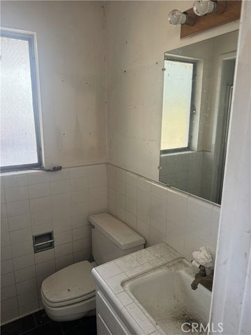 17545 Community Street, Northridge (los Angeles), CA 91325