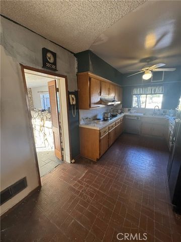 17545 Community Street, Northridge (los Angeles), CA 91325