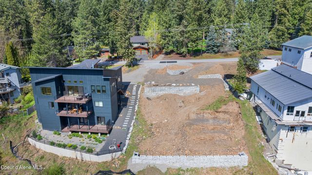 162483 N Lakeview Dr, Hayden Lake, ID 83835