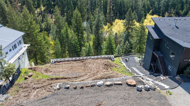 162483 N Lakeview Dr, Hayden Lake, ID 83835