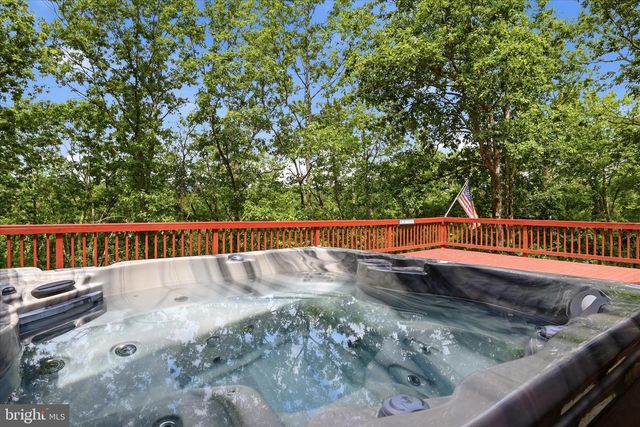 2858 CROSSINGS VIEW RD, Paw Paw, WV 25434