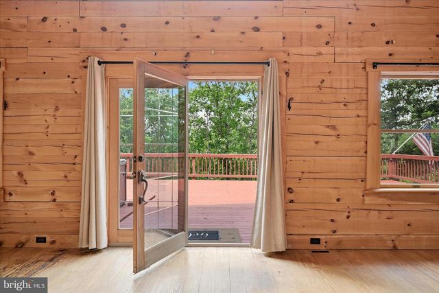 2858 CROSSINGS VIEW RD, Paw Paw, WV 25434