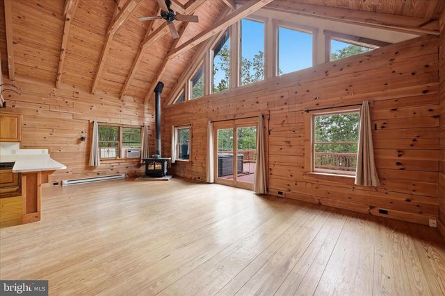 2858 CROSSINGS VIEW RD, Paw Paw, WV 25434