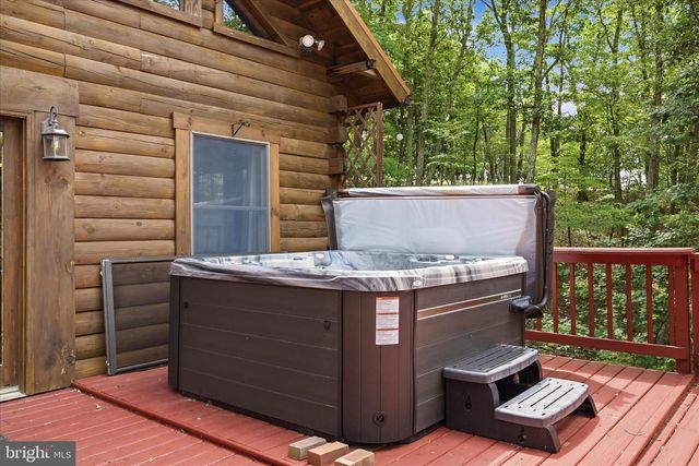 2858 CROSSINGS VIEW RD, Paw Paw, WV 25434