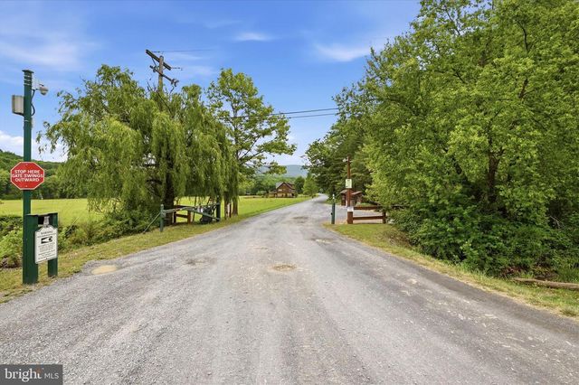 2858 CROSSINGS VIEW RD, Paw Paw, WV 25434