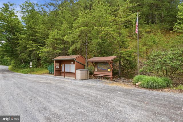 2858 CROSSINGS VIEW RD, Paw Paw, WV 25434