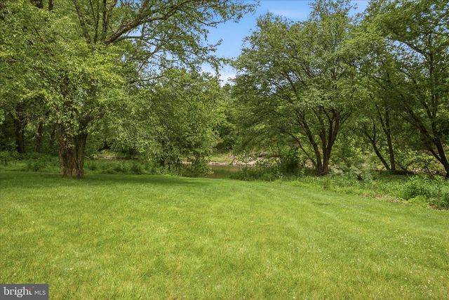 2858 CROSSINGS VIEW RD, Paw Paw, WV 25434