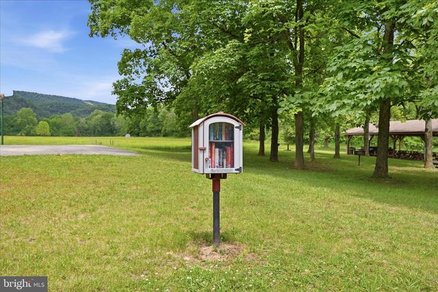 2858 CROSSINGS VIEW RD, Paw Paw, WV 25434