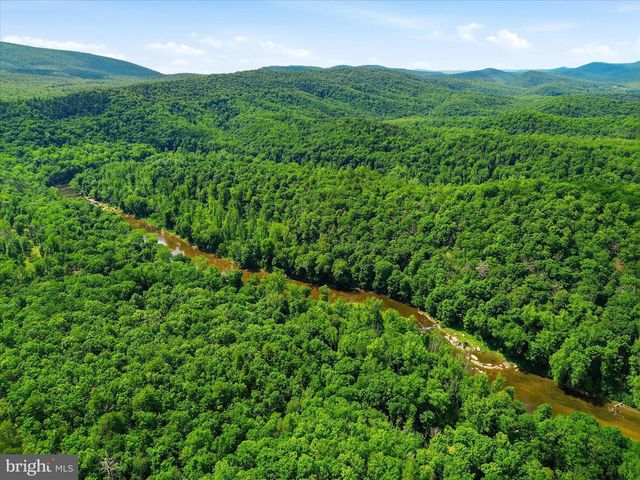 2858 CROSSINGS VIEW RD, Paw Paw, WV 25434