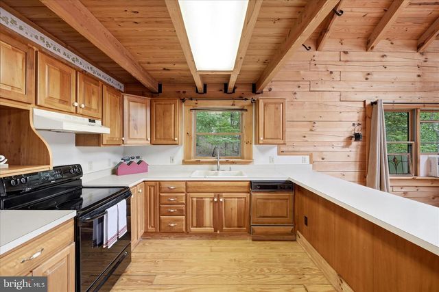 2858 CROSSINGS VIEW RD, Paw Paw, WV 25434