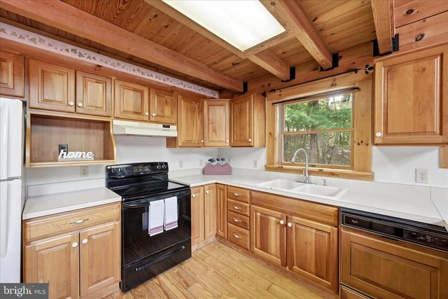 2858 CROSSINGS VIEW RD, Paw Paw, WV 25434