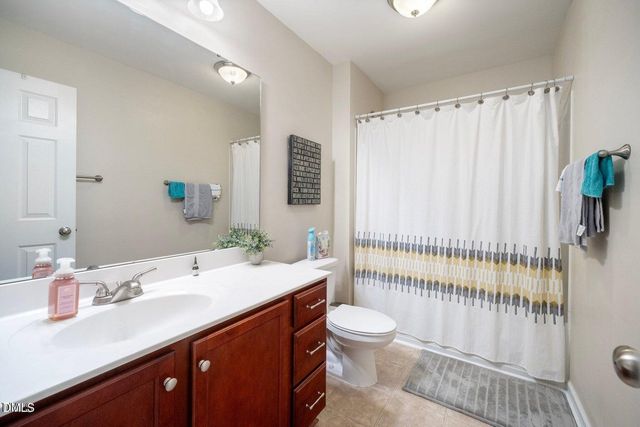 903 Ambergate Station, Apex, NC 27502