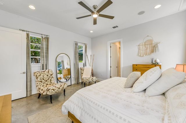 2100 E 10th ST, Austin, TX 78702