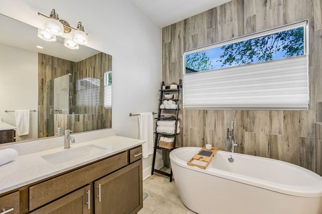 2100 E 10th ST, Austin, TX 78702