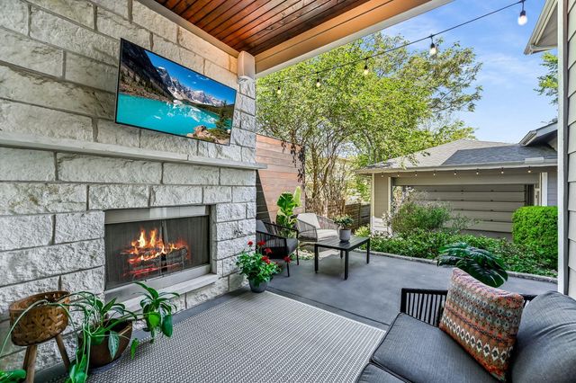 2100 E 10th ST, Austin, TX 78702