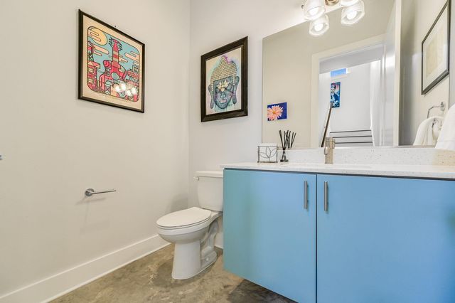 2100 E 10th ST, Austin, TX 78702