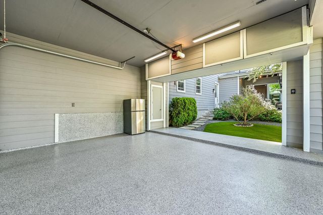 2100 E 10th ST, Austin, TX 78702