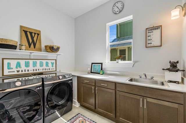 2100 E 10th ST, Austin, TX 78702