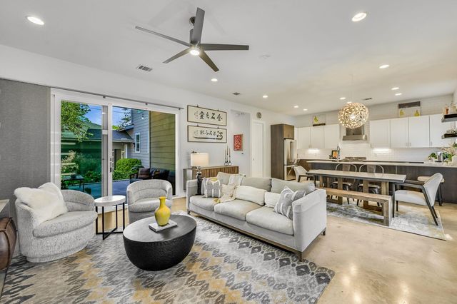 2100 E 10th ST, Austin, TX 78702