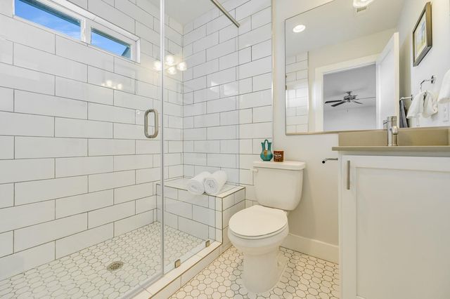 2100 E 10th ST, Austin, TX 78702