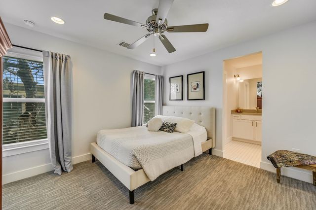 2100 E 10th ST, Austin, TX 78702