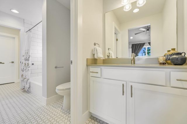 2100 E 10th ST, Austin, TX 78702