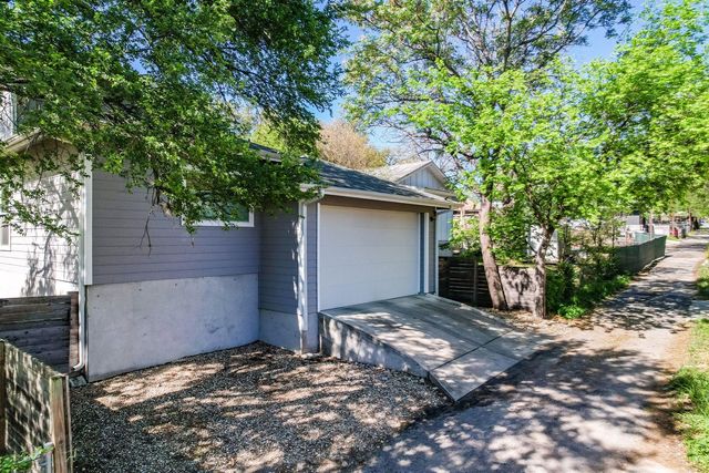 2100 E 10th ST, Austin, TX 78702
