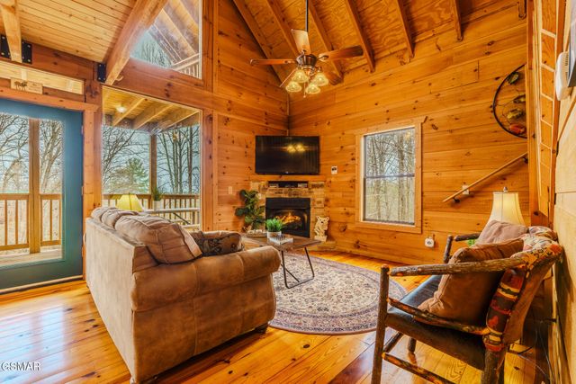 1739 W Sky View Drive, Sevierville, TN 37876