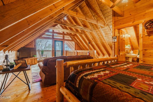 1739 W Sky View Drive, Sevierville, TN 37876