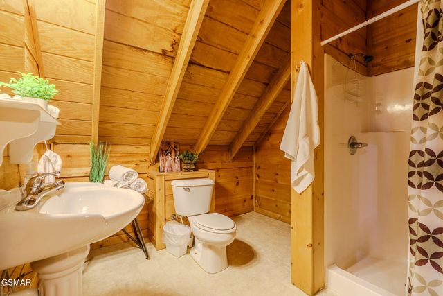 1739 W Sky View Drive, Sevierville, TN 37876