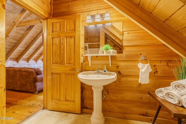 1739 W Sky View Drive, Sevierville, TN 37876