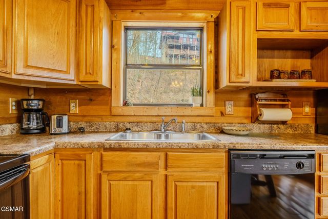 1739 W Sky View Drive, Sevierville, TN 37876