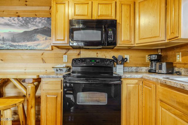 1739 W Sky View Drive, Sevierville, TN 37876