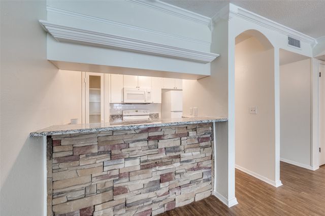 4859 Cedar Springs Road 147, Dallas, TX 75219