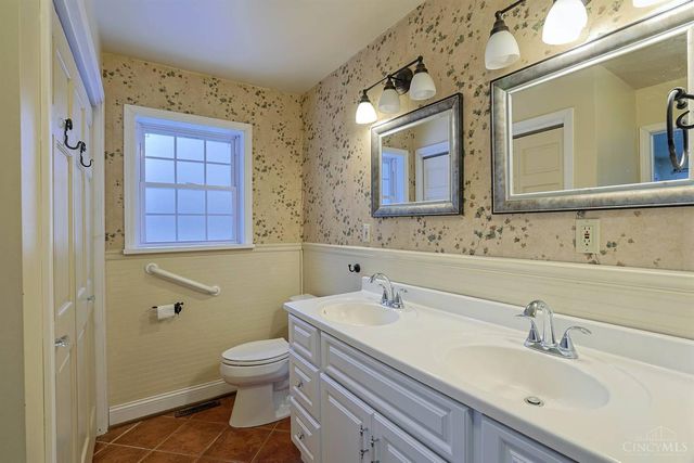 105 Red Bird Lane, Terrace Park, OH 45174