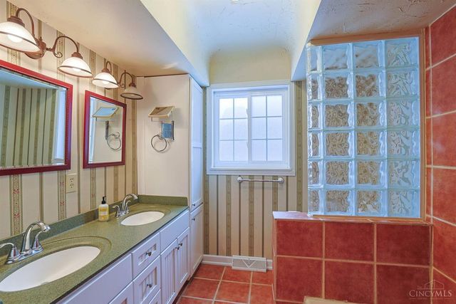 105 Red Bird Lane, Terrace Park, OH 45174