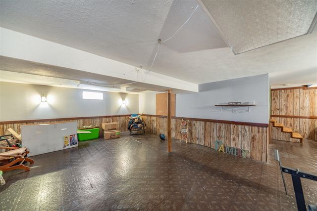 23836 N Shore Drive, Edwardsburg, MI 49112