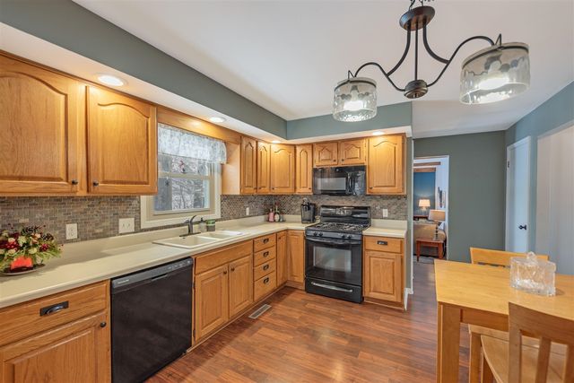 23836 N Shore Drive, Edwardsburg, MI 49112