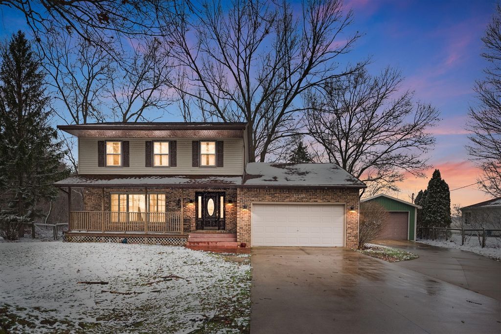 23836 N Shore Drive, Edwardsburg, MI 49112