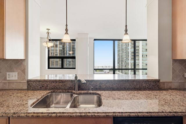 201 N Westshore Drive 1202, Chicago, IL 60601