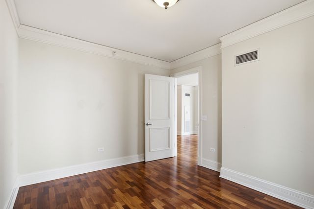 201 N Westshore Drive 1202, Chicago, IL 60601