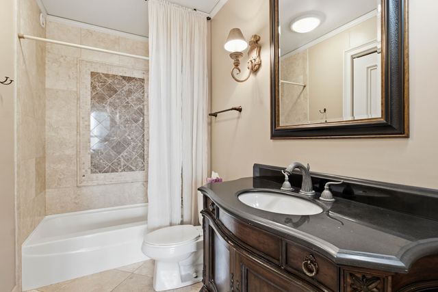 201 N Westshore Drive 1202, Chicago, IL 60601