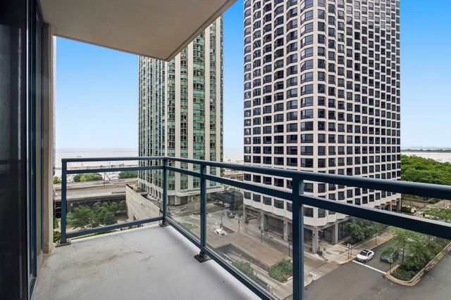 201 N Westshore Drive 1202, Chicago, IL 60601