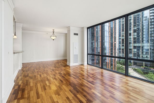 201 N Westshore Drive 1202, Chicago, IL 60601