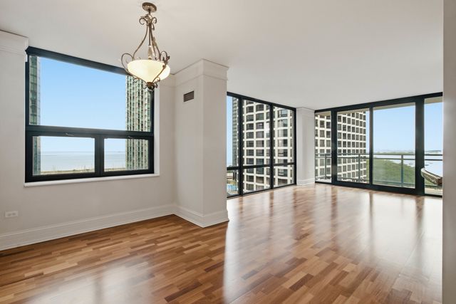 201 N Westshore Drive 1202, Chicago, IL 60601