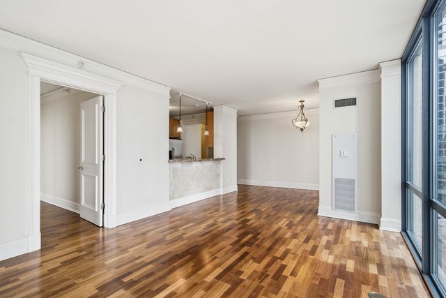 201 N Westshore Drive 1202, Chicago, IL 60601